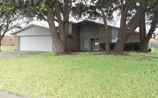 428 Overcrest Drive, Benbrook, Texas